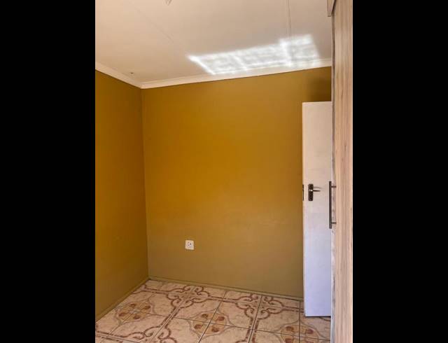 2 BEDROOM HOUSE FOR SALE IN MMABATHO 15